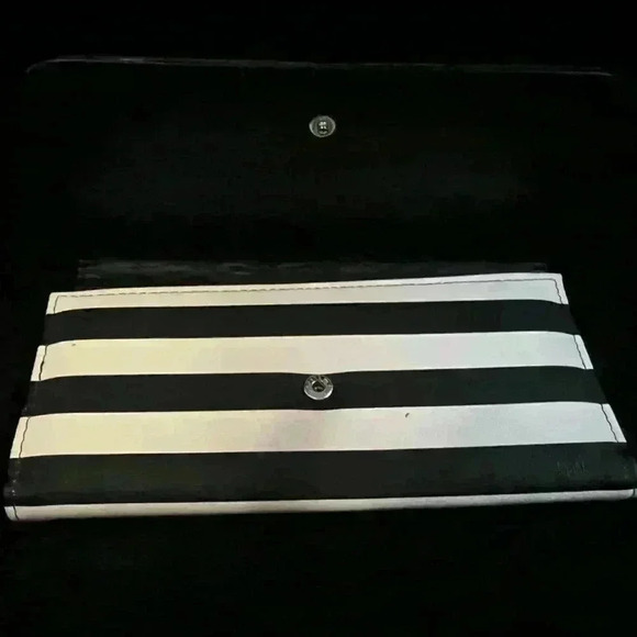 Wallet - Picture 3 of 6